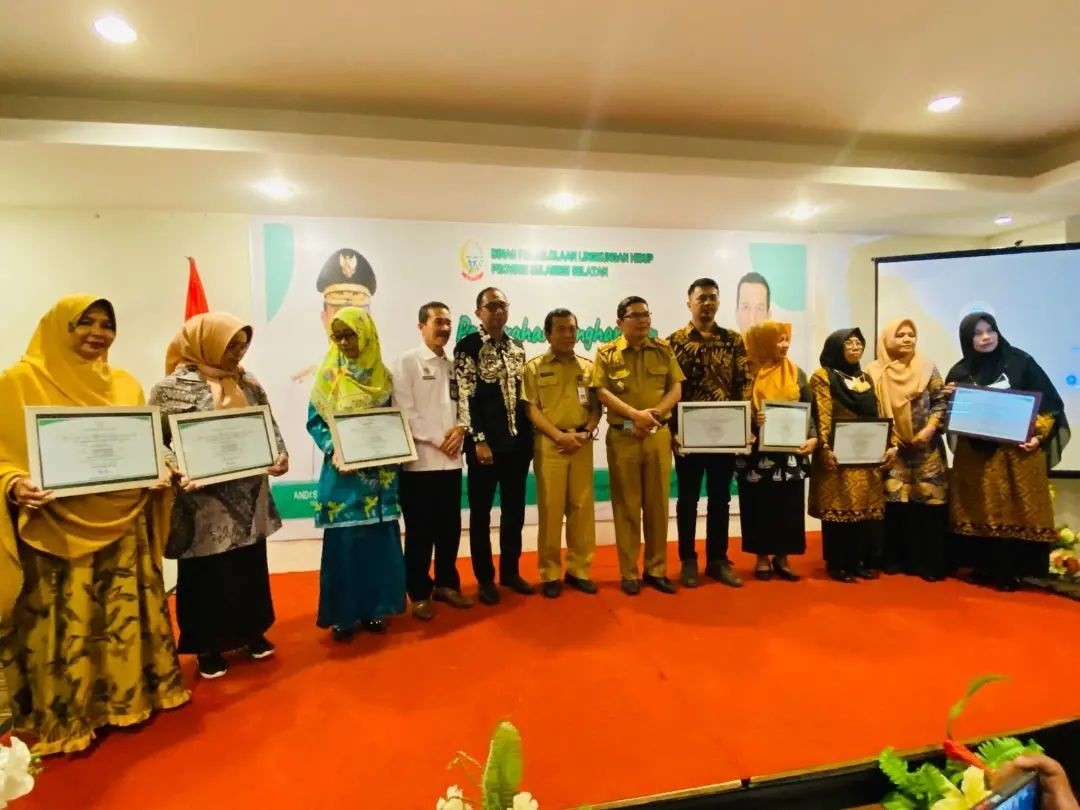 DPLH Prov.Sulsel Beri Penghargaan Sekolah Adiwiyata Kepada 58 Sekolah di Provinsi Sulawesi Selatan